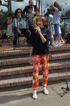 Petra de hele dag onvermoeibaar aan de mic